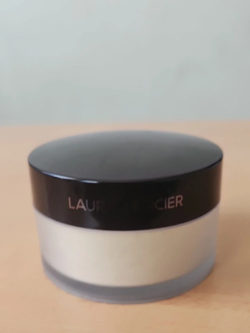 laura mercier Loose Setting Powder in White-Cream Jar. New Without Box
